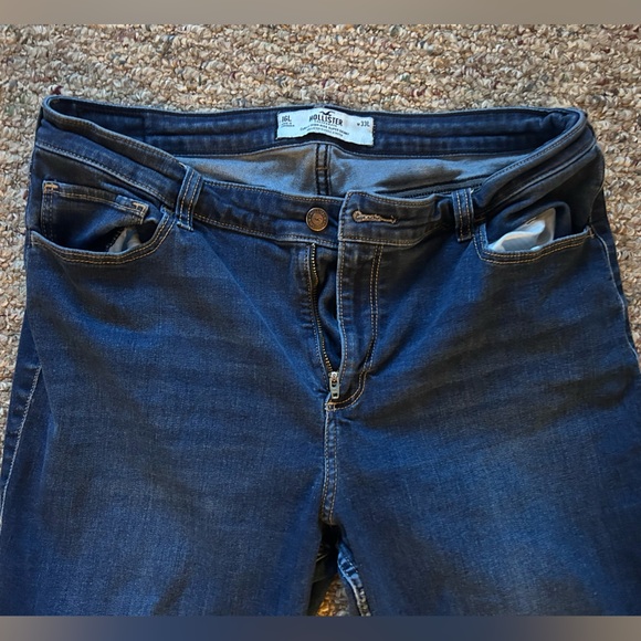 Hollister Curvy High-Rise Super Skinny Jeans - Picture 2 of 8